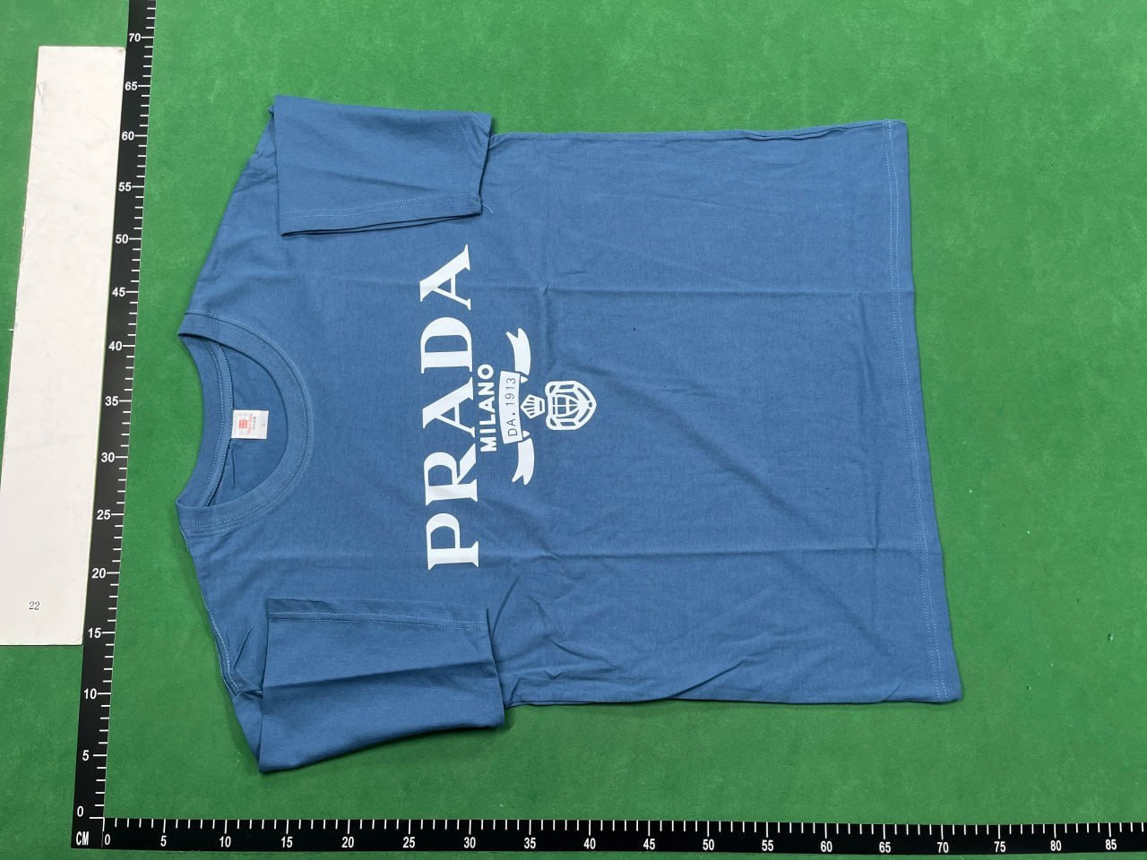 Prada tee    (40 CP) -3