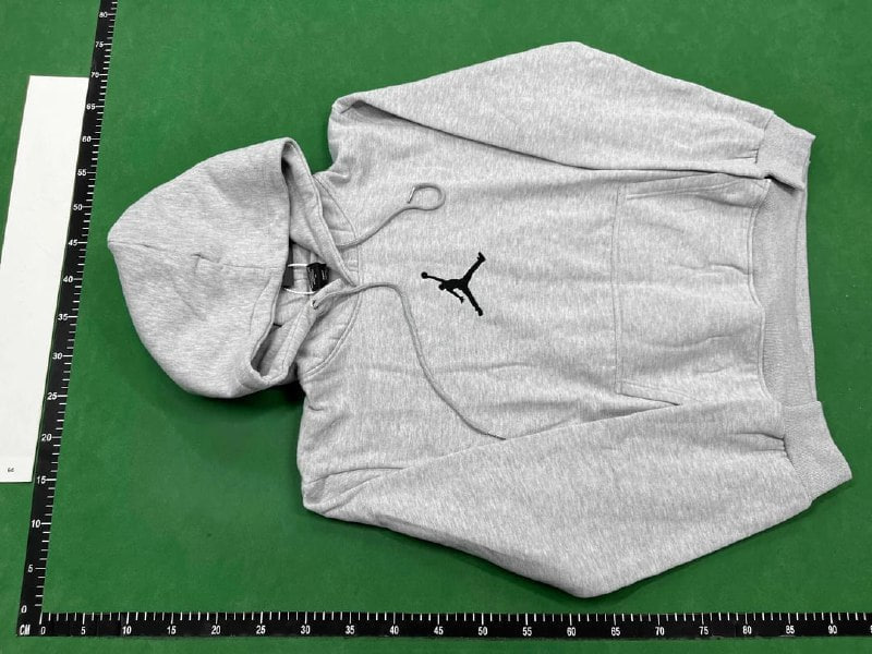  Jordan hoodie  (40 CP)