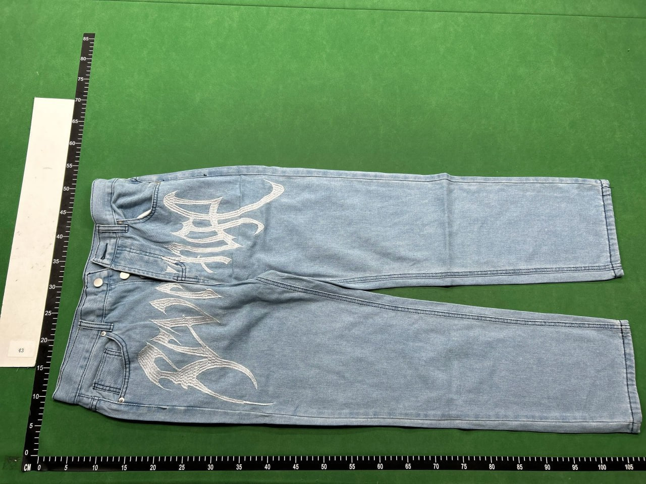 Stylish and versatile jeans 004 -1