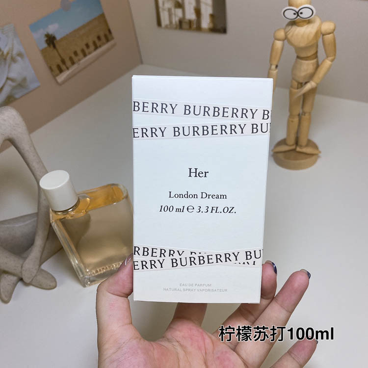 Burberry Flowers and Her Lemon Soda-3348 -4